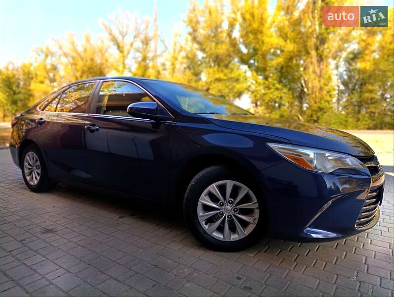 Седан Toyota Camry 2015 в Кременчуге