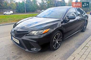 Седан Toyota Camry 2018 в Киеве