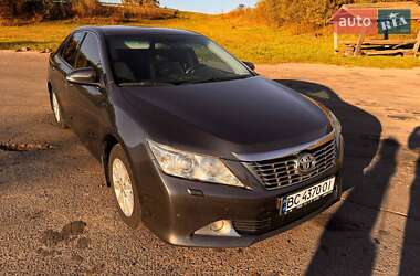 Седан Toyota Camry 2012 в Львові