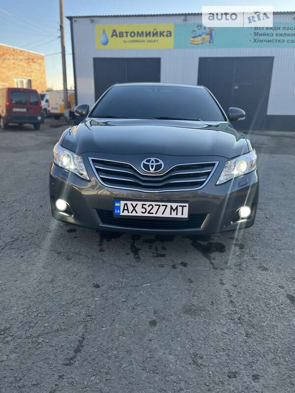 Седан Toyota Camry 2011 в Харкові
