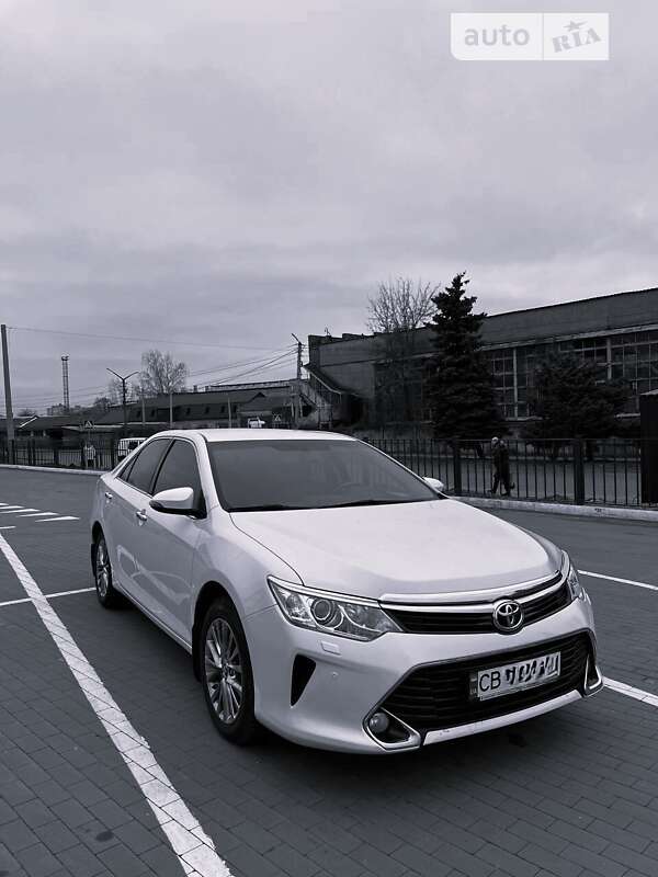 Седан Toyota Camry 2016 в Прилуках