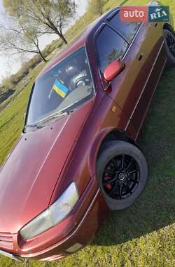 Седан Toyota Camry 1999 в Сарнах