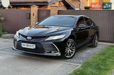 Седан Toyota Camry 2022 в Киеве