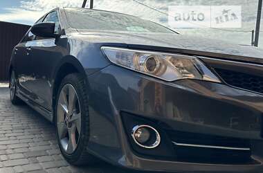 Седан Toyota Camry 2013 в Києві