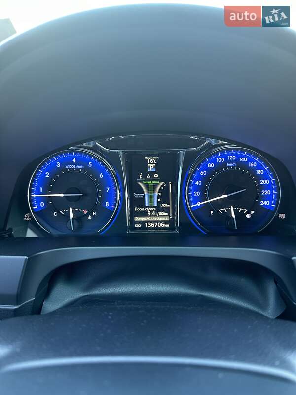 Седан Toyota Camry 2016 в Кривом Роге