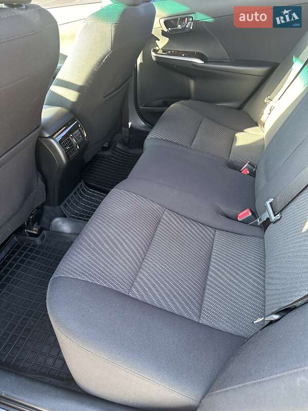 Седан Toyota Camry 2016 в Кривом Роге