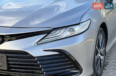 Седан Toyota Camry 2022 в Ровно