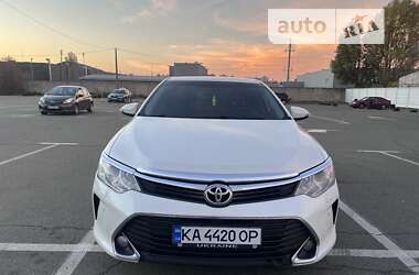 Седан Toyota Camry 2016 в Києві