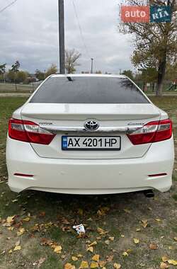 Седан Toyota Camry 2013 в Зачепиловке