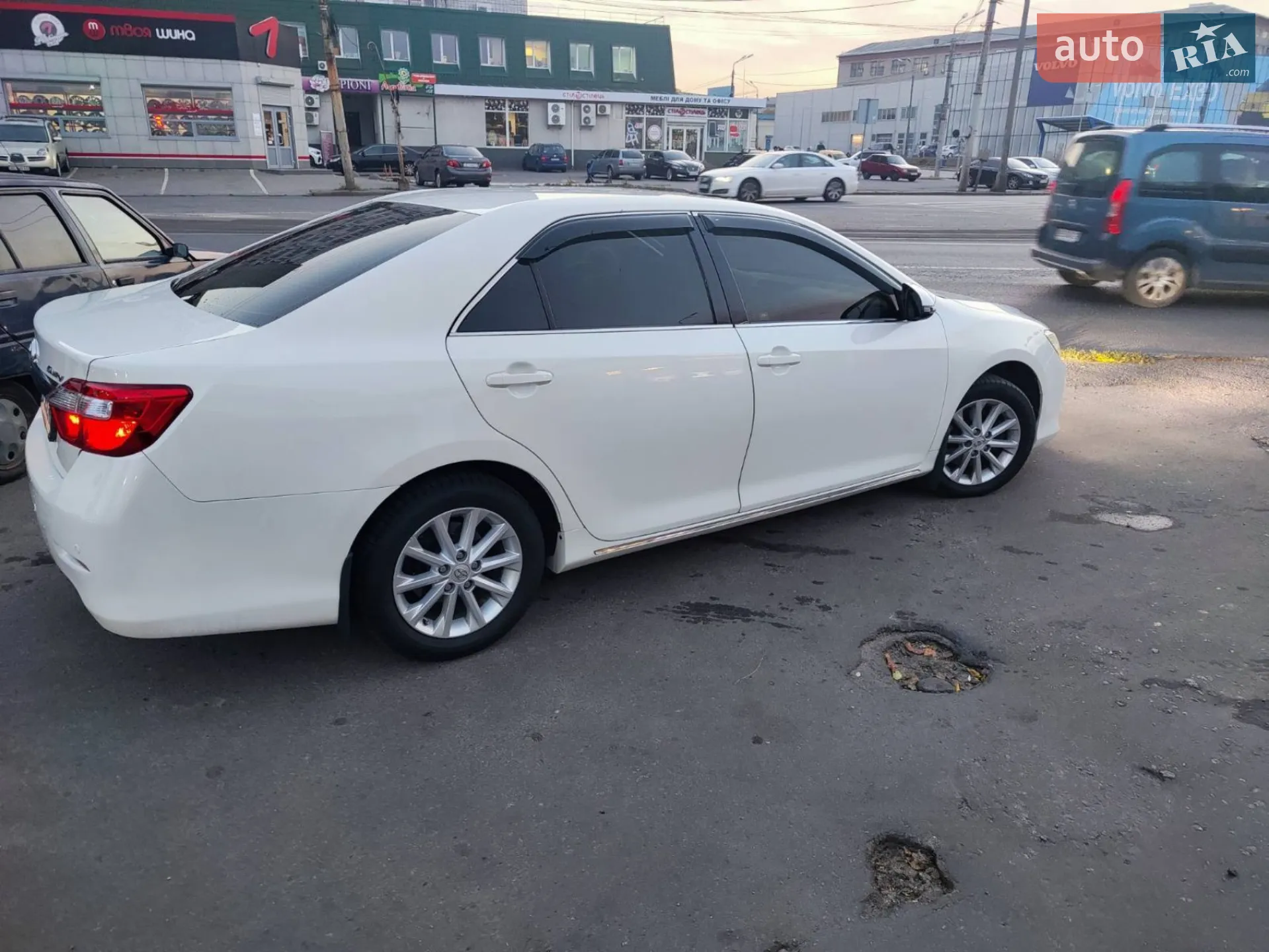 2012 Toyota Camry - фото 1