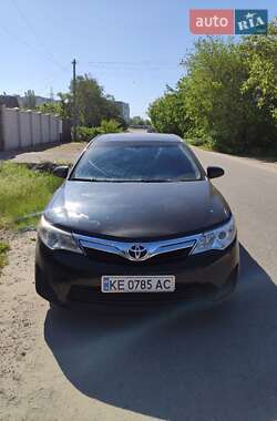 Седан Toyota Camry 2013 в Дніпрі