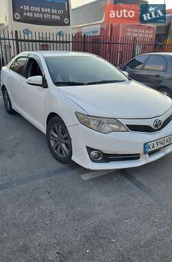 Седан Toyota Camry 2015 в Києві