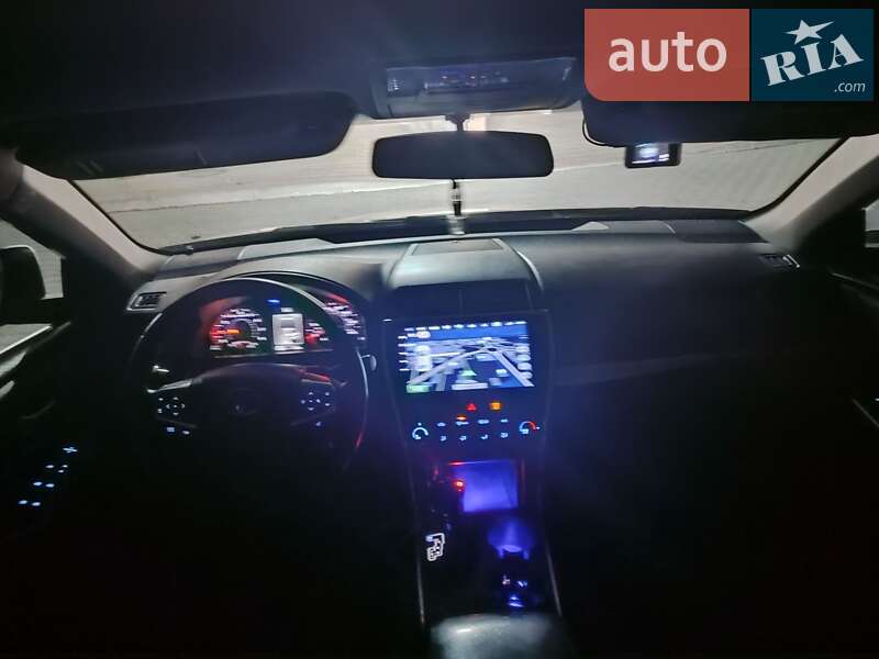 Седан Toyota Camry 2016 в Тернополі