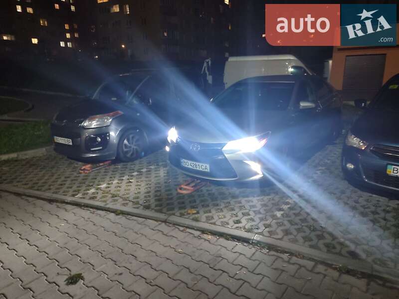 Седан Toyota Camry 2016 в Тернополі