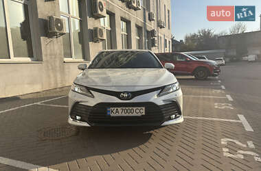 Седан Toyota Camry 2021 в Киеве