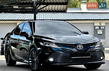 Седан Toyota Camry 2019 в Житомире