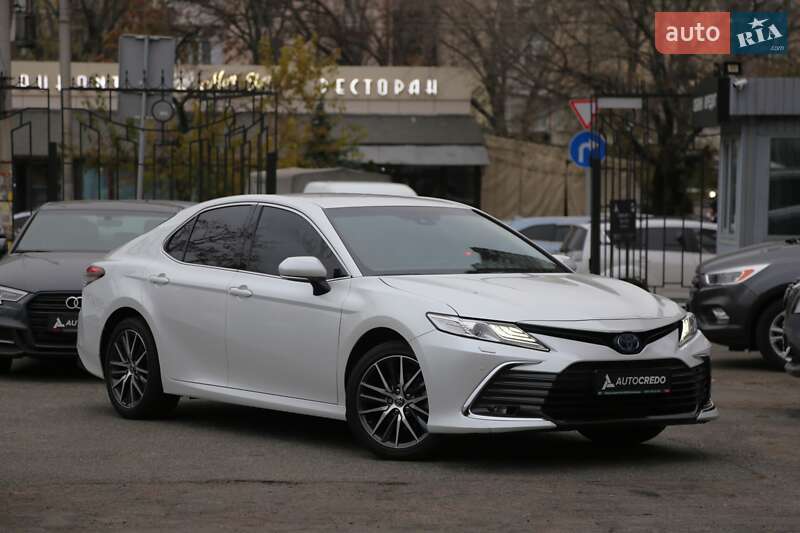 Седан Toyota Camry 2021 в Киеве