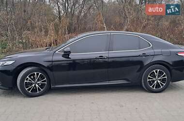 Седан Toyota Camry 2018 в Львове