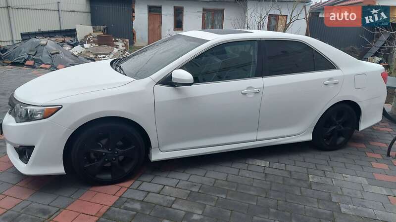 Седан Toyota Camry 2013 в Стрые