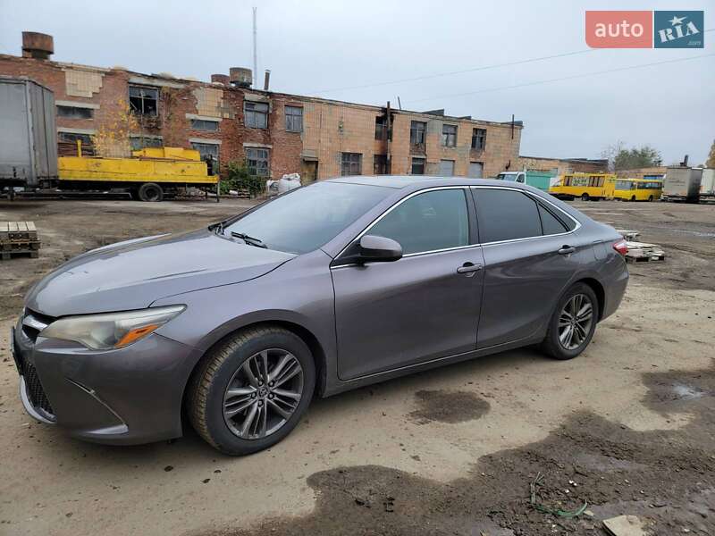 Седан Toyota Camry 2015 в Полтаві