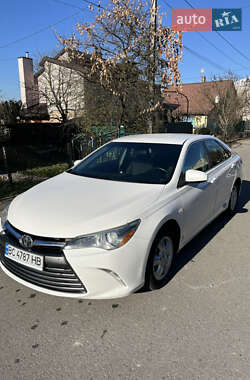 Седан Toyota Camry 2015 в Пустомитах