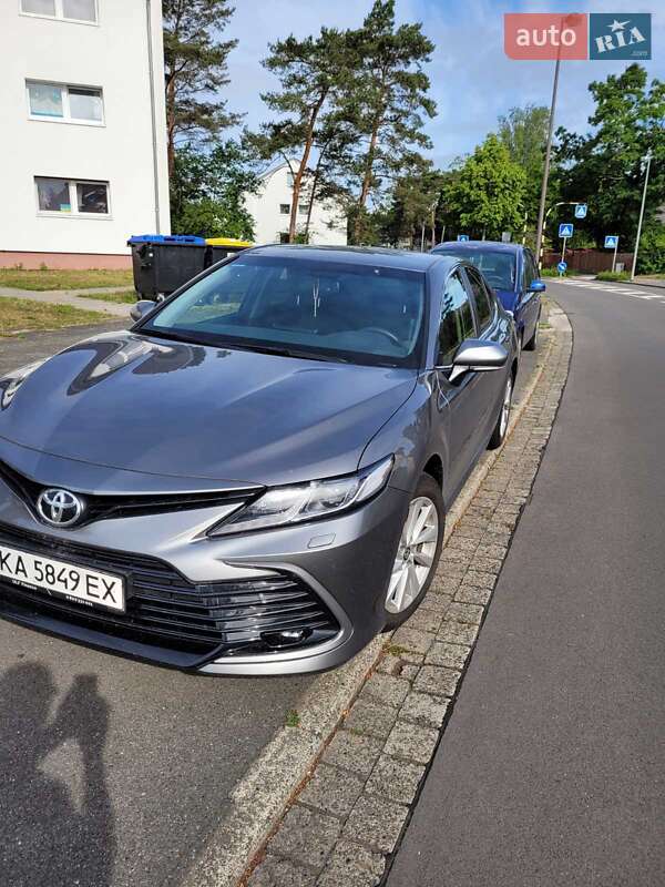 Седан Toyota Camry 2021 в Киеве