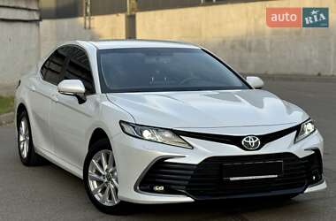 Седан Toyota Camry 2023 в Киеве