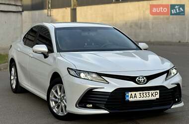 Седан Toyota Camry 2023 в Києві