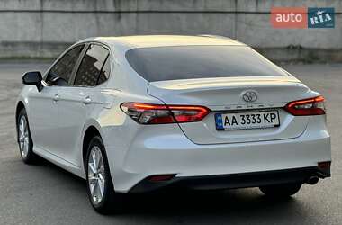 Седан Toyota Camry 2023 в Києві