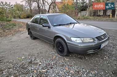 Седан Toyota Camry 1999 в Дніпрі