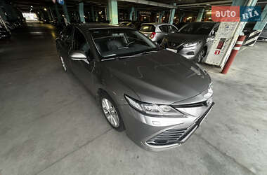 Седан Toyota Camry 2021 в Киеве