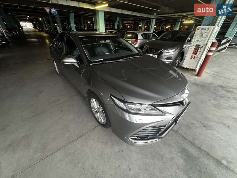 Toyota Camry 2021