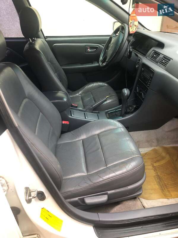 Седан Toyota Camry 2000 в Одессе