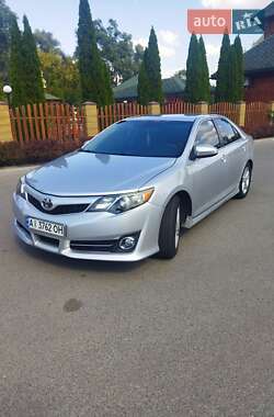 Седан Toyota Camry 2013 в Дніпрі