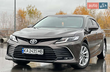 Седан Toyota Camry 2023 в Києві