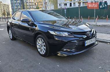 Седан Toyota Camry 2019 в Киеве