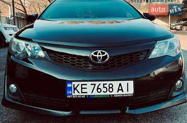 Седан Toyota Camry 2013 в Днепре