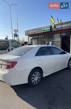 Седан Toyota Camry 2013 в Києві