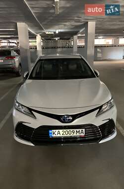 Седан Toyota Camry 2023 в Киеве