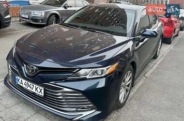 Седан Toyota Camry 2017 в Киеве