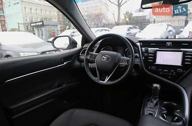 Седан Toyota Camry 2019 в Киеве