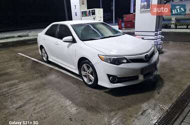 Седан Toyota Camry 2013 в Киеве