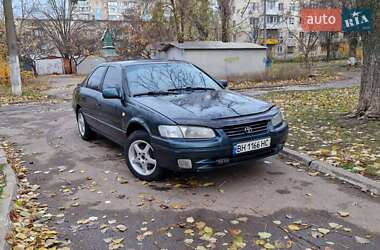 Седан Toyota Camry 1996 в Одессе