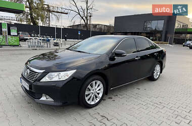 Седан Toyota Camry 2013 в Києві