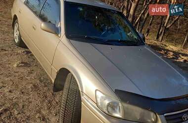 Седан Toyota Camry 2000 в Днепре