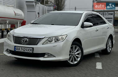 Седан Toyota Camry 2012 в Киеве