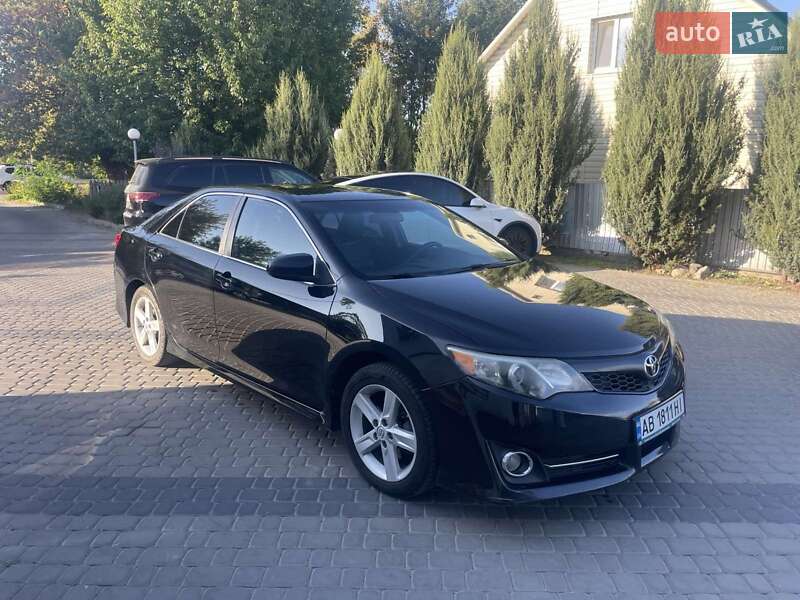 Седан Toyota Camry 2014 в Виннице