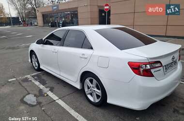 Седан Toyota Camry 2013 в Киеве