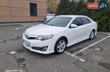 Седан Toyota Camry 2013 в Киеве