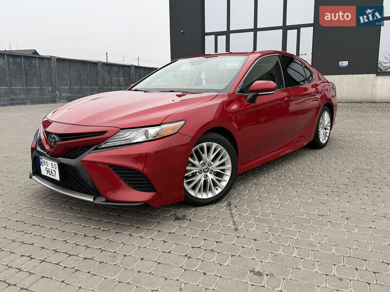 Седан Toyota Camry 2019 в Тернополе